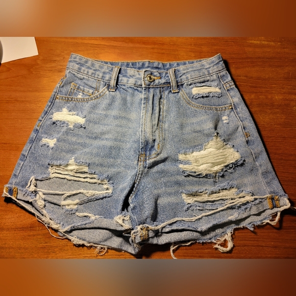 Shein 26 Distressed - Picture 1 of 3